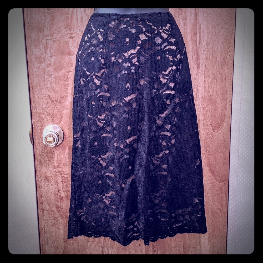 Y2K Vintage, NY & Company Black Lace Skirt with Shimmery Beige Lining, Size 6